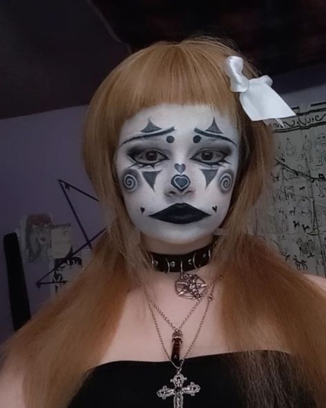 Clown makeup 🎀😋 #clown #clownmakeup #insaneclownposse #makeup #makeupartist #makeupideas #makeuptutorial #makeuplook #fyp #foryou #foryoupage #trending #viral #picoftheday #alt #altgirl #alternativegirl #gothgirl #gothic #alternative #black #alternativestyle #aesthetic Clown Makeup Black, Black And White Clown Makeup, Juggalo Makeup, Clown Ideas, Garden Makeup, Black And White Clown, Cute Clown Makeup, Makeup Clown, Mime Makeup