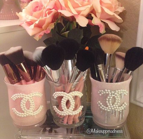 Cute & Girly Chanel Makeup brush holder DIY // callmeniecy Makeup Storage Shelves, Diy Makeup Organizer, Rangement Makeup, Chanel Decor, Diy Makeup Vanity, Diy Makeup Storage, Makeup Organization Diy, Makeup Storage Organization, Makeup Organization Vanity