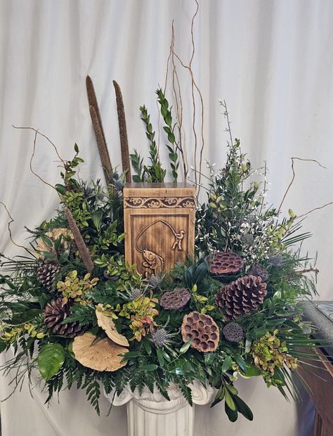 Masculine urn surround Casket Floral Arrangements For Men, Urn Arrangements, Casket Sprays, Large Flower Arrangements, Arrangement Floral, Cemetery Flowers, Fall Party, Flower Ideas, Celebration Of Life