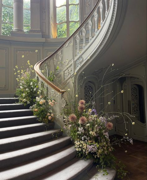 Wedding Ceremony Installation, Fairytale Floral Arrangements, Staircase Flowers Wedding, Staircase Florals, Staircase Installation, Wedding Stairs, Bouquet For Bride, Round Wedding Tables, Enchanted Garden Wedding