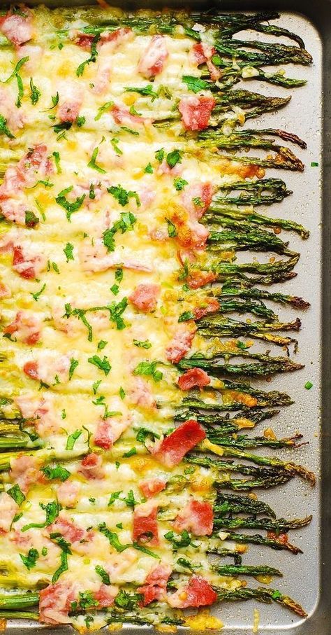 Asparagus Thanksgiving, Cheese Asparagus, Thanksgiving Recipes Side Dishes Veggies, Thanksgiving Vegetables Side Dishes, Thanksgiving Vegetable Sides, Grilled Asparagus Recipes, Asparagus Recipes Baked, Ham Dinner, Thanksgiving Side Dishes Easy