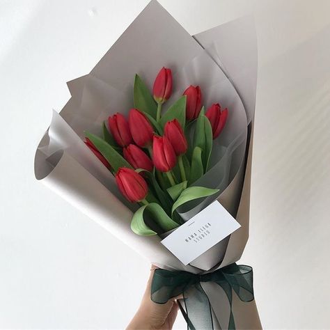 Red Tulips Bouquet, Flower Bouquet Diy, Boquette Flowers, Tulip Bouquet, Flower Shower, Flowers Bouquet Gift, Beautiful Bouquet Of Flowers, Red Tulips, Beautiful Flower Arrangements