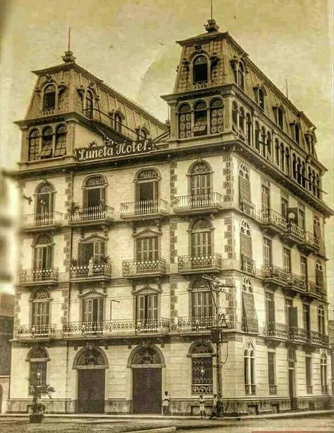 Beautiful Luneta Hotel in Manila Philippine Landmarks, Vintage Philippines, Philippine Architecture, Filipino Architecture, New Manila, Philippine History, Rare Historical Photos, Filipino Culture, Haunted Hotel