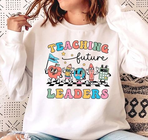 HandCraftedbyHelenn - Etsy Fun Teacher Outfits, Teacher Attire, Cute Teacher Outfits, Preschool Teacher Shirts, Daycare Teacher, Teaching Outfits, Teacher Outfit, Kindergarten Teacher, Teacher Style