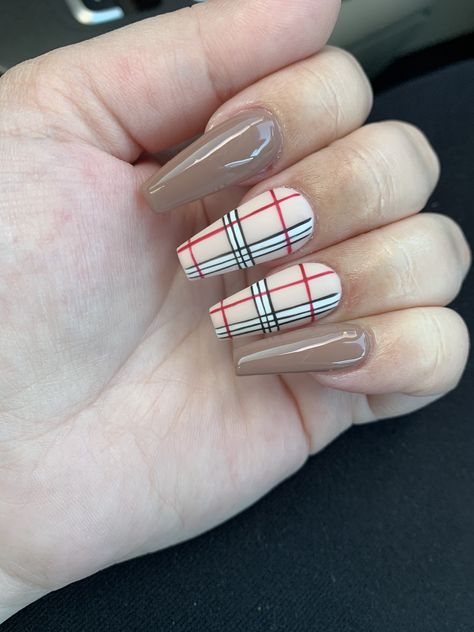 Beige Plaid Nails, Burberry Nails Brown, Burberry Nails Coffin, Burberry Nails Short, Black And White Plaid Nails, Fall Burberry Nails, Burberry Nails Design, Brown Plaid Nails, Fall Nails Plaid