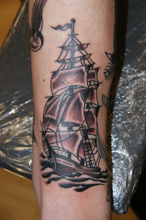 Old school ship - Tom's work Kurt Tattoo, Ship Tattoo Sleeves, Pirate Ship Tattoos, Nautical Tattoo Sleeve, Pirate Ship Tattoo, Pirate Tattoo, Compass Tattoo Design, Men Tattoos Arm Sleeve, Tattoo Inspiration Men