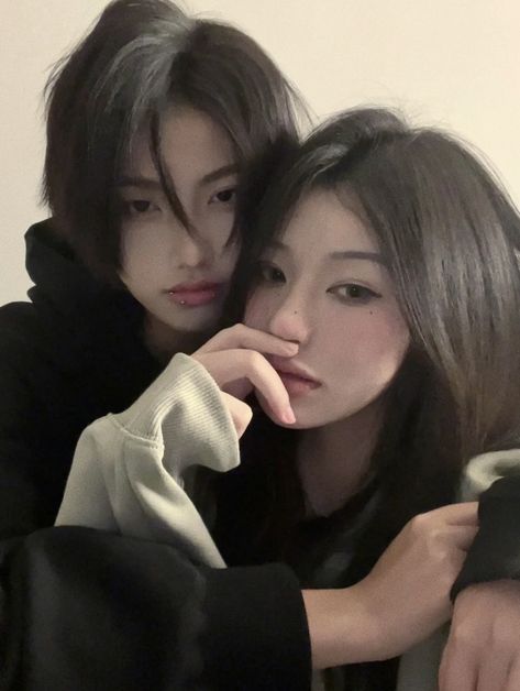 Gl Reference, Asian Matching Pfp, Uzzlang Couple, Gl Couple Ulzzang, Two Person Pose, Cuople Ullzang Cute, Duo Selfie Ideas Korean, Ulzzang Couple Girlxgirl, Cuople Ullzang Aesthetic