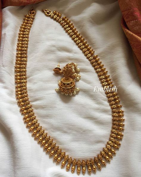 South Indian Long Necklace Gold, Gold Necklace Long Indian, Vintage Gold Jewelry Indian, South Indian Gold Necklace Designs, Long Gold Necklace Indian, Long Necklace Gold Indian, Matte Gold Necklace, Temple Jewellery Earrings, Neck Pieces Jewelry