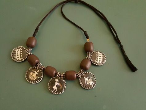 Warli art on pendant Terracotta Design, Laser Cut Wood Jewelry, Worli Painting, Terracotta Jewellery Making, Funky Jewellery, Terracotta Jewellery Designs, Warli Art, Hand Painted Necklace, Belt Blouse