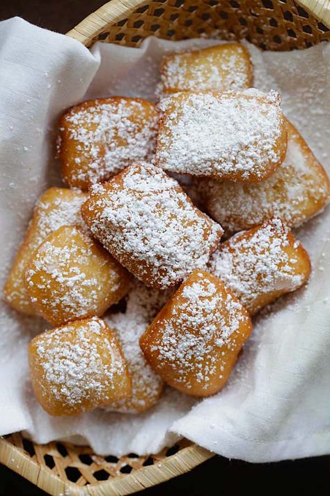 Benigets New Orleans Easy, Beignets Recipe Easy, New Orleans Beignets Recipe, Beignets Easy, Desert Pie, Sweet Fritters, New Orleans Beignets, Fried Desserts, Amazing Deserts