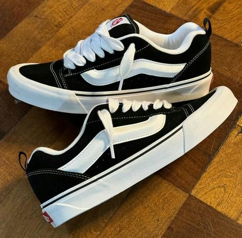 #vans #vansoldschool #classic #vintage #mensshoes #shoes #fashion #style #streetwear #trend #home Vans Vintage, Basket Vans, Vans Old School, Old School Vans, 90s Style, Style Streetwear, Classic Vintage, Shoes Fashion, 90s Fashion