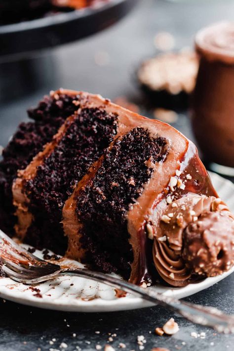 Nutella Cake is made with layers of rich chocolate cake, frosted in a creamy nutella buttercream, drizzled with nutella & sprinkled with chopped hazelnuts between layers, and finished off with a nutella ganache and ferro rocher chocolates. If you're looking for a decadent, crowd-pleasing - no, crowd-WOWing cake - look no further. Nutella Ganache, Nutella Frosting, Nutella Buttercream, Rocher Chocolate, Nutella Cake, Rich Chocolate Cake, Chocolate Drip, Cake Batter, Cake Pans