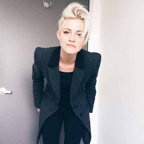 Brittenelle Fredericks, Androgynous Hair, White Blonde, Androgynous Fashion, Undercut Hairstyles, Tomboy Fashion, Grunge Hair, Pixie Hairstyles, Perfect Hair