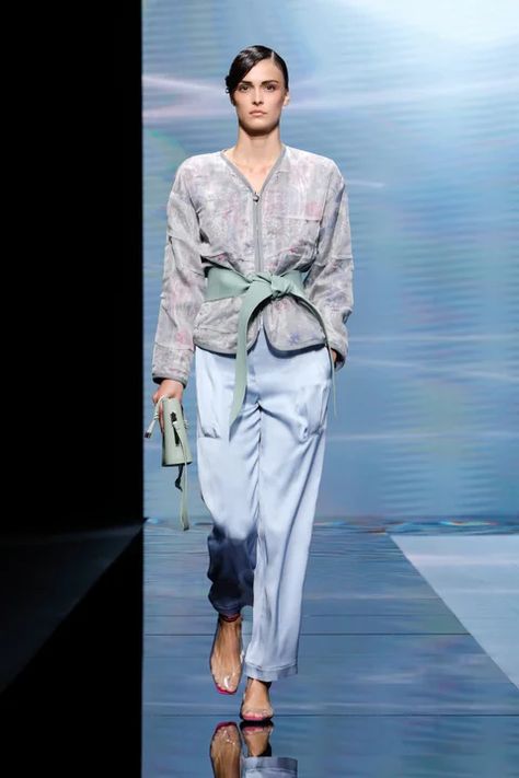 Giorgio Armani Spring 2021 Ready-to-Wear Collection | Vogue Armani Runway, Vogue Ukraine, Armani Collection, Resort Fashion, Armani Prive, Vogue Russia, Street Style Chic, Vogue Fashion, Outfit Donna