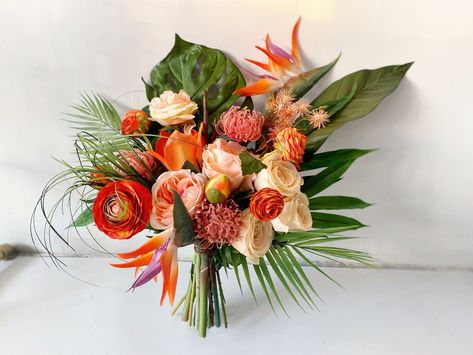 Size boutonniere: about 10cm / 4 inches in height corsage: about 6cm / 2.5 inches diameter hair clip: about 10cm / 4 inches in length cake flower: about 15cm / 6 inches in diameter Flowers & Foliages Kapok flower, palm leaf, monstera, pincushions, orchid, bird of paradise, rose, etc. Colors orange, peach, blush, white, green, etc. Material silk flowers, faux foliage, etc. * Please kindly note that my shop is based in China, so all the flower works in my shop will be shipped abroad. * Simple Beach Bouquet, Fall Tropical Wedding Flowers, Tropical Floral Bouquets, Mexican Bridal Bouquet, Bird Of Paradise Wedding Bouquet, Birds Of Paradise Wedding Bouquet, Tropical Flower Bouquet Wedding, Palm Springs Wedding Flowers, Moody Tropical Wedding