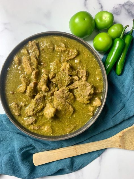 How to Make Pork in Salsa Verde - Spicy Green Salsa, Mexican Pork Recipes, Mexican Pork, Salsa Verde Recipe, Chili Verde, Pork Recipes Easy, Pork Rib Recipes, Healthy Family Dinners, Pork Tacos