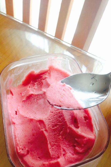 2-Ingredient Strawberry Sorbet | "An easy yet tasty strawberry sorbet to make." #dessertrecipes #dessertideas #frozendesserts #icebox #iceboxdessert #nobakedessert Strawberry Sorbet Recipe, Sherbet Recipes, Pineapple Sorbet, Strawberry Treats, Sorbet Recipe, Sweet Foods, Strawberry Sorbet, Random Recipes, Fruit Ice Cream