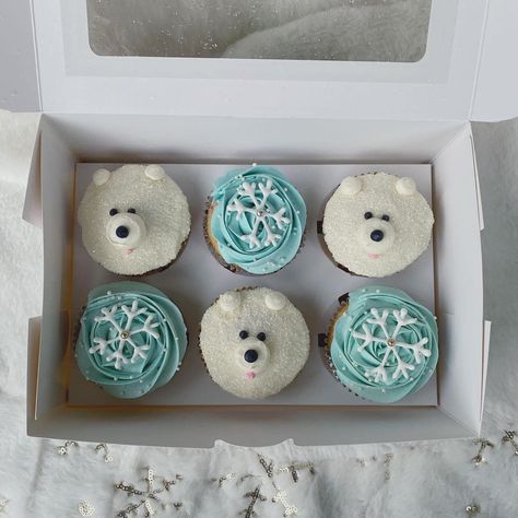 Polar Bear Cupcakes Easy, Arctic Cupcakes, Arctic Animal Cake, Polar Birthday Party, Polar Bear Birthday Cake, Snow Cupcakes, Polar Bear Birthday Party, Polar Bear Cupcakes, Arctic Cake