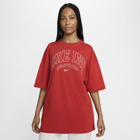 Baggy and spacious, this soft tee is perfect for when you want to rock an oversized look but still be comfy. Heavyweight cotton fabric with clean and classic branding make it an easy pick to pair with your favorite leggings or shorts.