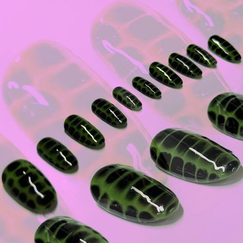 Green Nails Round, Green Croc Nails, Black Croc Nails, Khaki Green Nails, Nails Round Short, Croc Nails, Nails Round, Colors Nails, Short Press On Nails