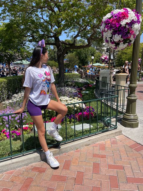 Disney 2023 Outfits, Disney Outfits With Ears, Disney Fits Aesthetic Summer, Disney Summer Outfits Women, Cute Universal Studios Outfit, Universal Studios Outfit Summer, Disney Park Outfit Summer, Disneyland Outfits Aesthetic, Outfits To Wear To Disney World