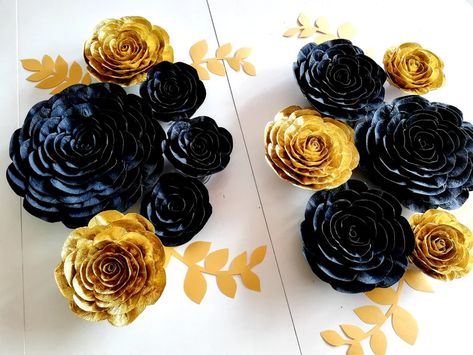 Gold Anniversary Decorations, Large Paper Flowers Wall Decor, Paper Flowers Roses, Paris Sweet 16, Crepe Paper Roses, Photo Backdrop Wedding, Gold Backdrop, Paper Flower Wall Decor, Paper Flowers Wedding