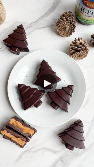 41K views · 2.1K reactions | These copycat Christmas Tree Reeses Peanut Butter Cups are made with only 4 ingredients and refined sugar free! ⭐️ Follow for more simple, fun, healthier recipes ⭐️ Is there anything better than the chocolate peanut butter combo?!?!? Seriously, it’s so good! And I love the combination of the sweet, creamy peanut butter and the crunch of the chocolate shell! 🎄 Christmas Tree Reeses Peanut Butter Cups 🎄 (makes 9) Ingredients: - 1 cup peanut butter - 1/3 cup maple syrup - 2 tbsp coconut flour - 1 cup chocolate, melted (I used dark) - optional: 1 tsp coconut oil or MCT oil (I used @‌carlsonlabs MCT oil - see below) mixed into chocolate to thin it out. Directions: 1. Coat the bottom and sides of a silicone tree mold with about half of the chocolate. Place in the Christmas Silicone Molds Recipes, Silicone Molds Recipes, Christmas Food Treats, Chocolate Tree, Delicious Christmas Cookies, Gluten Free Christmas, Candy Recipes Homemade, Healthier Recipes, Reeses Peanut Butter Cups