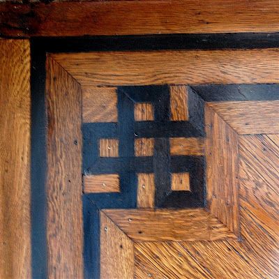 This was in my Grand-Maman 's house. Gorgeous 1920s detailing on hardwood. Saturday Inspiration, Wood Floor Pattern, Inlaid Wood, Room Details, Parquetry, Wood Pattern, Wood Inlay, Parquet Flooring, Painted Floors