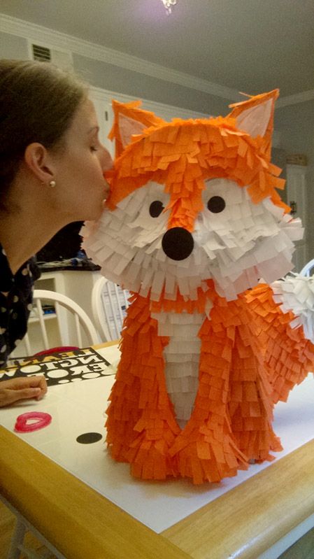 Originally I was going to make this pinata (only not so feminine). I was going for quick and easy. The party was in two days and I didn't... Fox Valentine Box Ideas, Fox Birthday Party, Fox Valentine, Fox Party, Fox Birthday, Fox Crafts, Piñata Ideas, Woodland Birthday Party, Diy Pinata