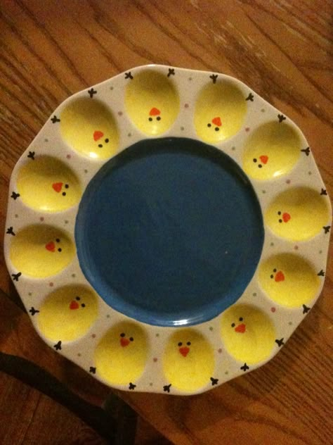 Deviled Egg plate I painted. So adorable! Deviled Egg Dish Ceramic, Ceramic Deviled Egg Plate, Holiday Pottery, Deviled Egg Platter, Easter Pottery, Ceramic Chicken, Paint Your Own Pottery, Ceramic Platters, Diy Ceramic