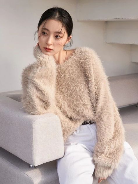 Fur Sweater Outfit, Trendy Fluffy Long Sleeve Outerwear, White Fluffy Sweater, Japan Spring Fashion, Fluffy Clothes, White Fuzzy Sweater, Fuzzy White Cropped Sweater, Angora Sweater Fluffy, Fuzzy Sweater Outfit