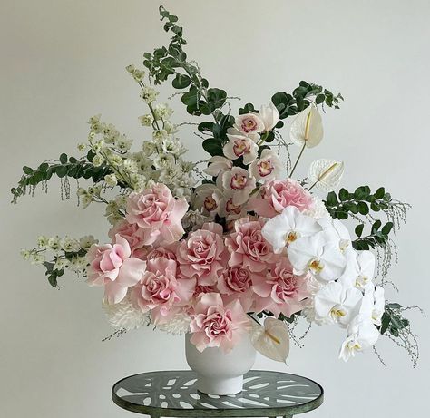 Manifesting Beauty, Pink Floral Arrangements, Floral Therapy, Unique Bouquets, Luxury Flower Arrangement, Tulip Arrangement, Tall Floral Arrangements, White Flower Arrangements, Tulips Arrangement