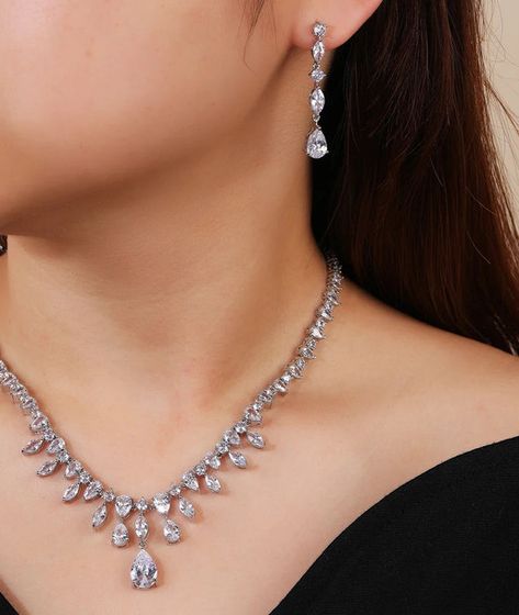 High Quality CZ Crystal Drop Bridal Jewelry Set ne0835 Diamond Necklace And Earrings Set, Diamond Necklace And Earrings, Winter Wedding Accessories, Formal Earrings, Silver Head Piece, Formal Jewelry, Bridesmaid Pearls, Headpiece Jewelry, Pearl Jewelry Wedding