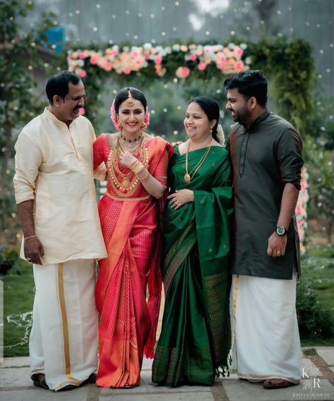 House Warming Photography, Kerala Wedding Family Photos, Kerala Hindu Bride, Family Cloth, Hindu Weddings, Wedding Group Photos, Photo Merge, Family Dress, Engagement Pose