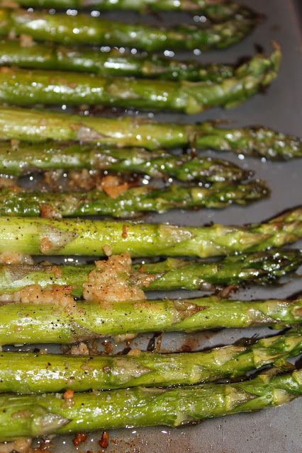 The Harris Sisters: Garlic Roasted Asparagus Garlic Roasted Asparagus, Asparagus Garlic, Asparagus Recipes Baked, Asparagus Recipes, Baked Asparagus, Nyt Cooking, Roasted Asparagus, Ham Recipes, Asparagus Recipe