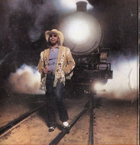 This photo of Hank Jr is use on the front cover of his 1981 album, "The Pressure Is On". Country Boy Can Survive, Hank Jr, Hank Williams Jr, Outlaw Country, Music Playlists, Hank Williams, Honky Tonk, Country Music Artists, Country Music Singers