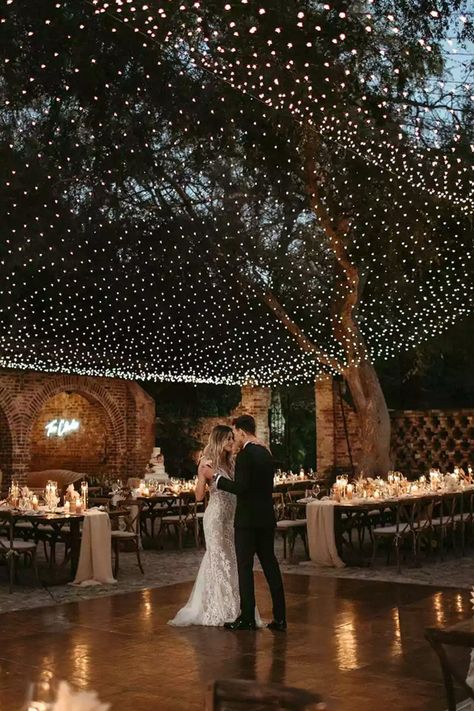 Dream Wedding Decorations, Dream Wedding Venues, Dream Wedding Ideas Dresses, Future Wedding Plans, Cute Wedding Ideas, Wedding Goals, Wedding Mood, Dreamy Wedding, Wedding Lights