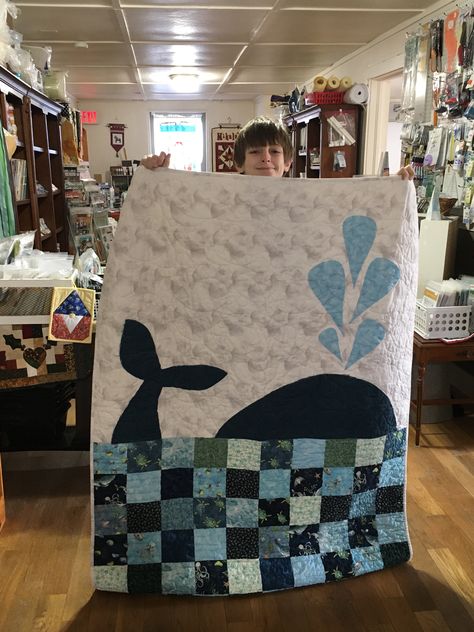 Whale Quilt Pattern, Fish Quilts, Whale Quilt, Beach Themed Quilts, Kid Quilts Patterns, Baby Books Diy, Kid Quilts, Nautical Quilt, Fish Quilt