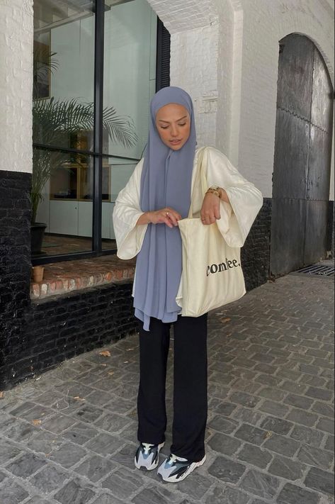 Aesthetic Muslim Outfits, Aesthetic Outfits Hijab, Summer Outfit Guide, Hijab Fashion Summer, Estilo Hijab, Modern Hijab Fashion, Modesty Outfits, Mode Turban, Modest Summer Outfits