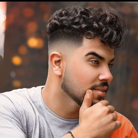 Mens Haircuts 2022, Best Mens Haircuts, How Is, Mens Short Curly Hairstyles, Mid Skin Fade, Military Hair, Haircuts 2022, High Fade Haircut, High Skin Fade