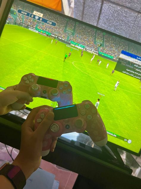 Video game, pes19 Person Playing Video Games Reference, Kids Playing Video Games, Video Game Wall Art, Tire Pictures, Game Wall, Playing Xbox, Love Texts For Him, Blanket Fort, Video Game Rooms