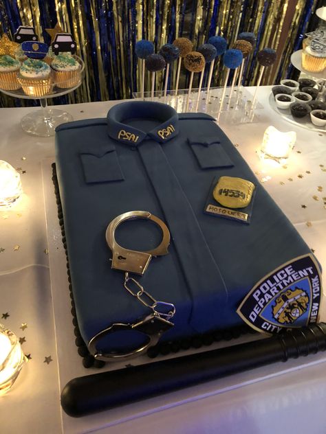 NYPD cake Nypd Retirement Cake, Nypd Retirement Party Ideas, Police Cake, Police Retirement Party, Police Graduation, Police Retirement, Retirement Cake, Traffic Police, Funny Birthday Cakes