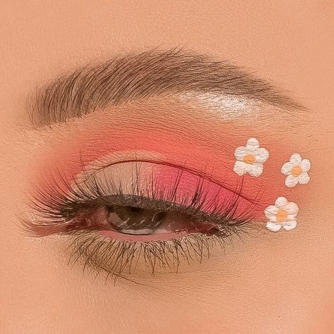 Cute Eye Looks Eyeshadows, Flower Makeup Looks Easy, Cute Spring Makeup Looks, Makeup Looks Flowers, Cute Fun Makeup Looks, Flower Eyeshadow Looks, Cute Easter Makeup Ideas, Fair Makeup Ideas, Flower Eye Makeup Looks