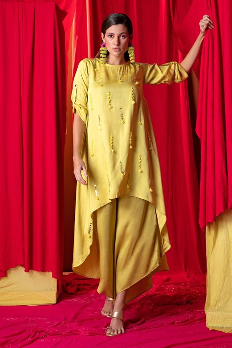 Shop for these amazing collections of Yellow Muslin Modal Embellished Mirror High Low Tunic And Palazzo Set For Women by Enech online at Aza Fashions. High Low Kurti Designs, Short Kurti Designs, Yellow Mirror, Kurti Embroidery Design, High Low Tunic, Indian Dresses Traditional, Palazzo Set, Design School, Embroidery Designs Fashion