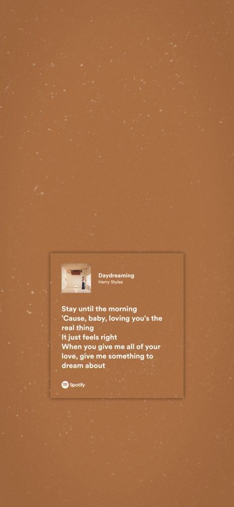 wallpaper harry styles harry's house daydreaming lyrics spotify papel de parede aesthetic marrom brown Daydream Harry Styles, Daydreaming Lyrics, Harry Styles Wallpaper Lyrics, Harry Styles Lockscreen, Wallpaper Lyrics, Harry's House, Harry Styles Wallpaper, Celebrity Style Red Carpet, Dark Aesthetic