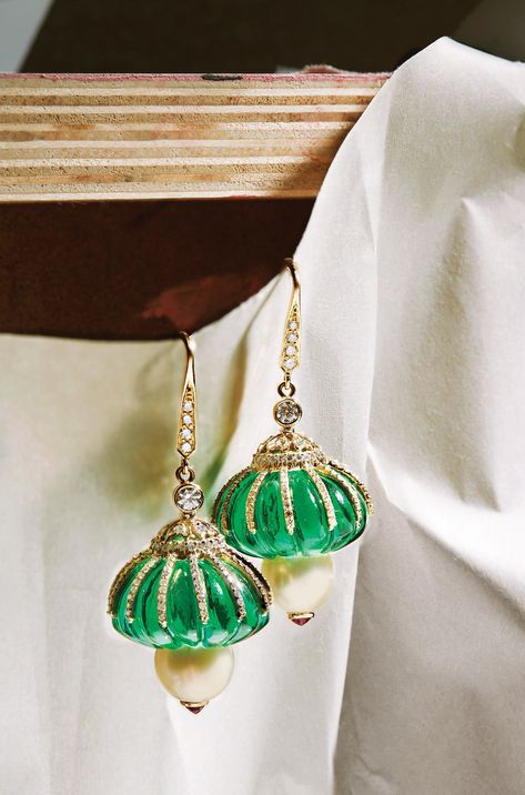 Spinning Tops, T Magazine, Style Magazine, Jewelry Design Earrings, Royal Jewels, Jewelry Design Necklace, Emerald Jewelry, Gold Jewelry Fashion, Ear Jewelry