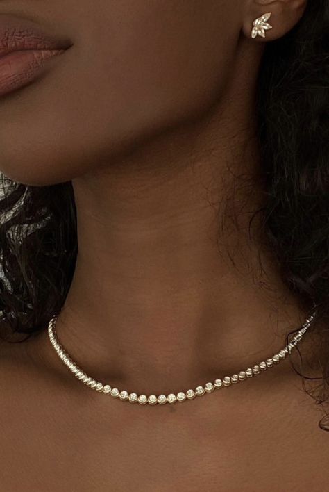 Black Women Necklace, Dainty Jewelry Black Women, Pearl Necklace Black Woman, Gold Jewelry With Black Dress, Jewelry Brown Skin, Jewelry On Black Women, Necklaces Black Women, Diamond Necklace Aesthetic, Necklace Black Women