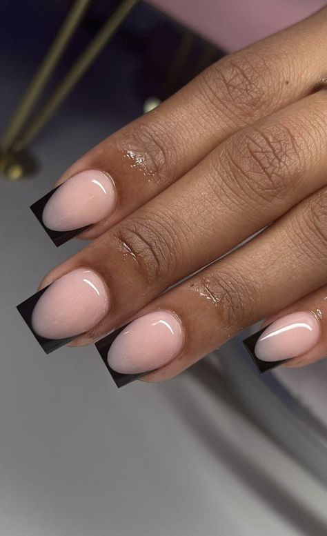 Basic Nails Black Women, Black French Natural Nails, Black French Tip Black Women, Black Short French Tip Nails, Short Black Acrylics, Pink And Black French Tip Nails, Black French Tip Nails Short, Short Black French Tip Nails, Black Acrylic Nails