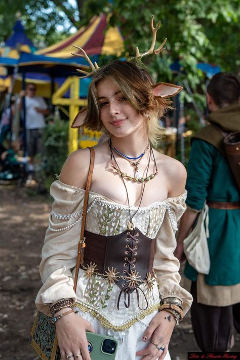 Renfair Costume Ideas, Green Renfair Outfit, Satyr Ren Faire, Rem Faire Costume, Ren Fair Elf Costume, Ran Faire Outfits, Fairy Rennaisance Costume, Druid Ren Faire, Renisance Fair Outfit Elf