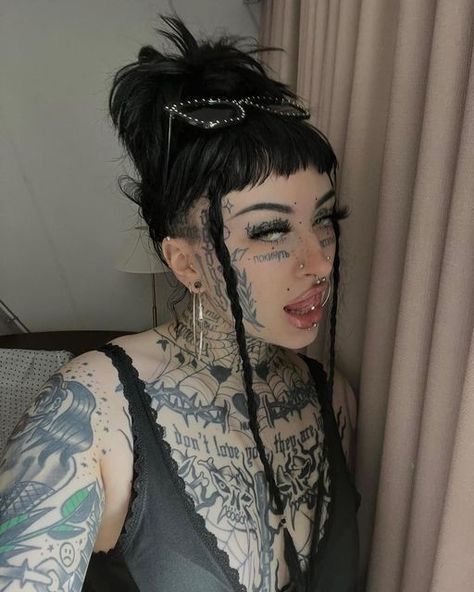 Alt Girl with full body black tattoos Punk Hairstyles Women Long, Long Hair Goth Hairstyles, Goth Undercut, Punk Hair Long, Short Goth Hairstyles, Alt Hairstyles For Long Hair, Shaved Sides With Bangs, Alternative Bangs, Long Punk Hair